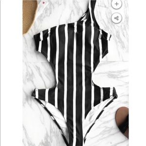 Cupshe black stripe one piece